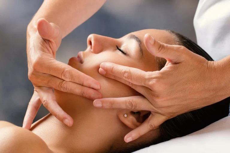 Masajul Facial Kobido: Lifting Facial Japonez și Rejuvenare Naturală